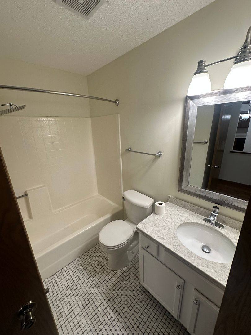 Cedar Pointe, 2130 E Old Shakopee Rd, Minneapolis, MN 55425 - Apartment for Rent - Image 7