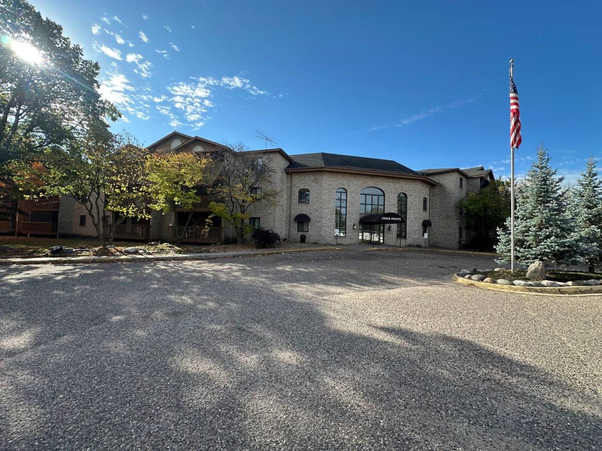 Cedar Pointe, 2130 E Old Shakopee Rd, Minneapolis, MN 55425 - Apartment for Rent