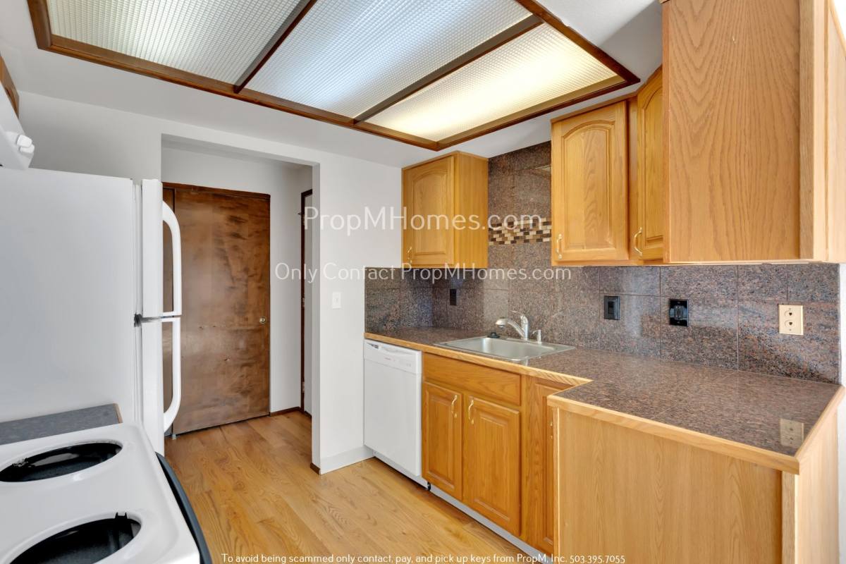 3232 SE 2nd St, Gresham, OR 97080 - Townhouse for Rent - Image 8