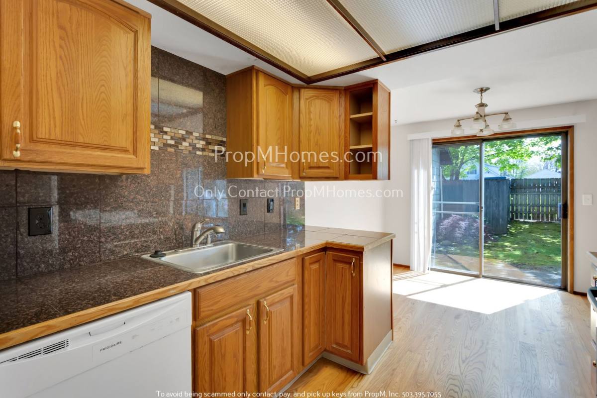 3232 SE 2nd St, Gresham, OR 97080 - Townhouse for Rent - Image 9