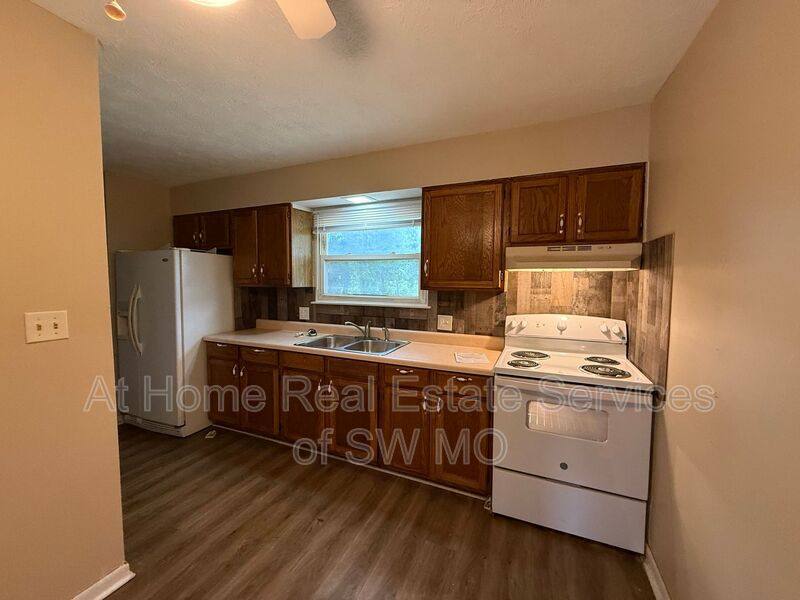1833 N Lone Pine Ave, Springfield, MO 65803 - House for Rent - Image 3