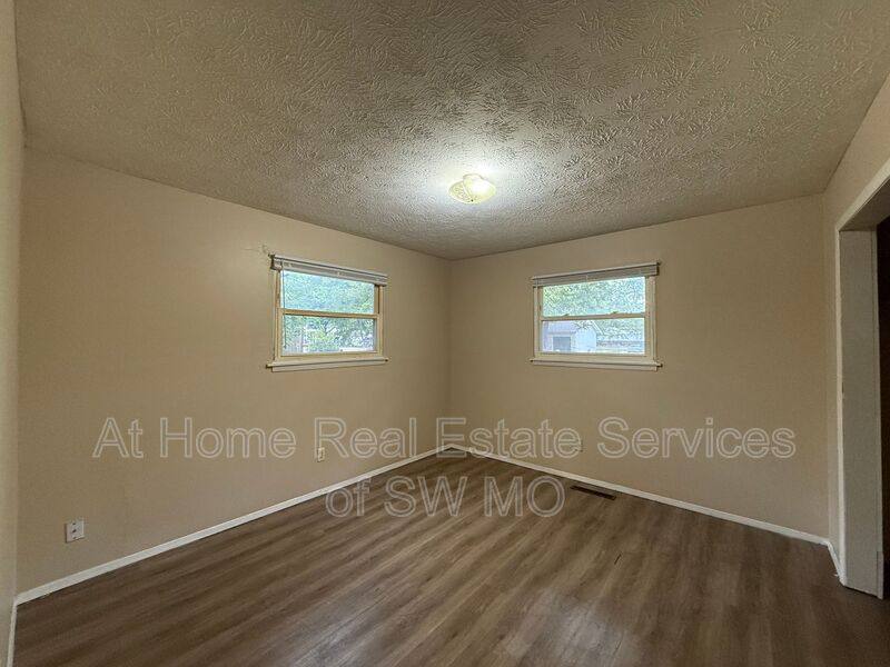 1833 N Lone Pine Ave, Springfield, MO 65803 - House for Rent - Image 5
