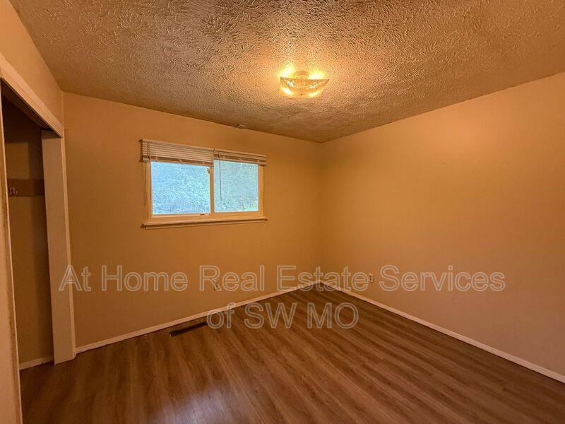 1833 N Lone Pine Ave, Springfield, MO 65803 - House for Rent - Image 6