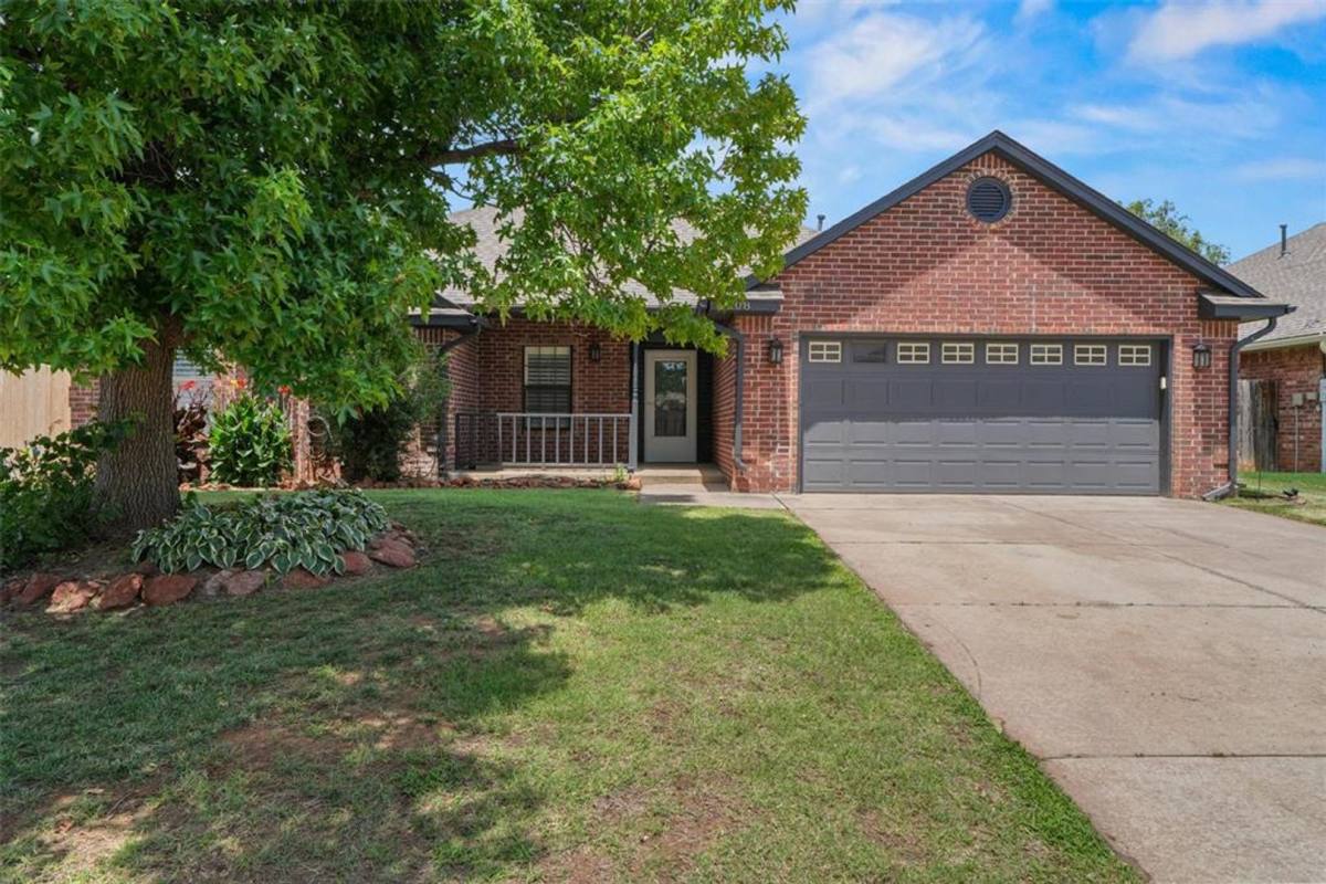 1608 Redtail Hawk, Edmond, OK 73003 - House for Rent