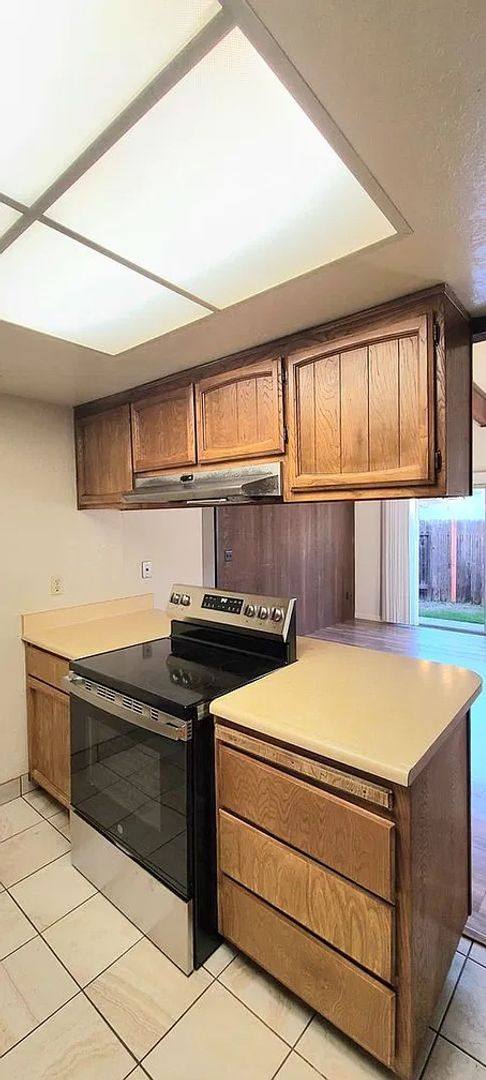 2306 Imran Dr, Sacramento, CA 95825 - House for Rent - Image 6