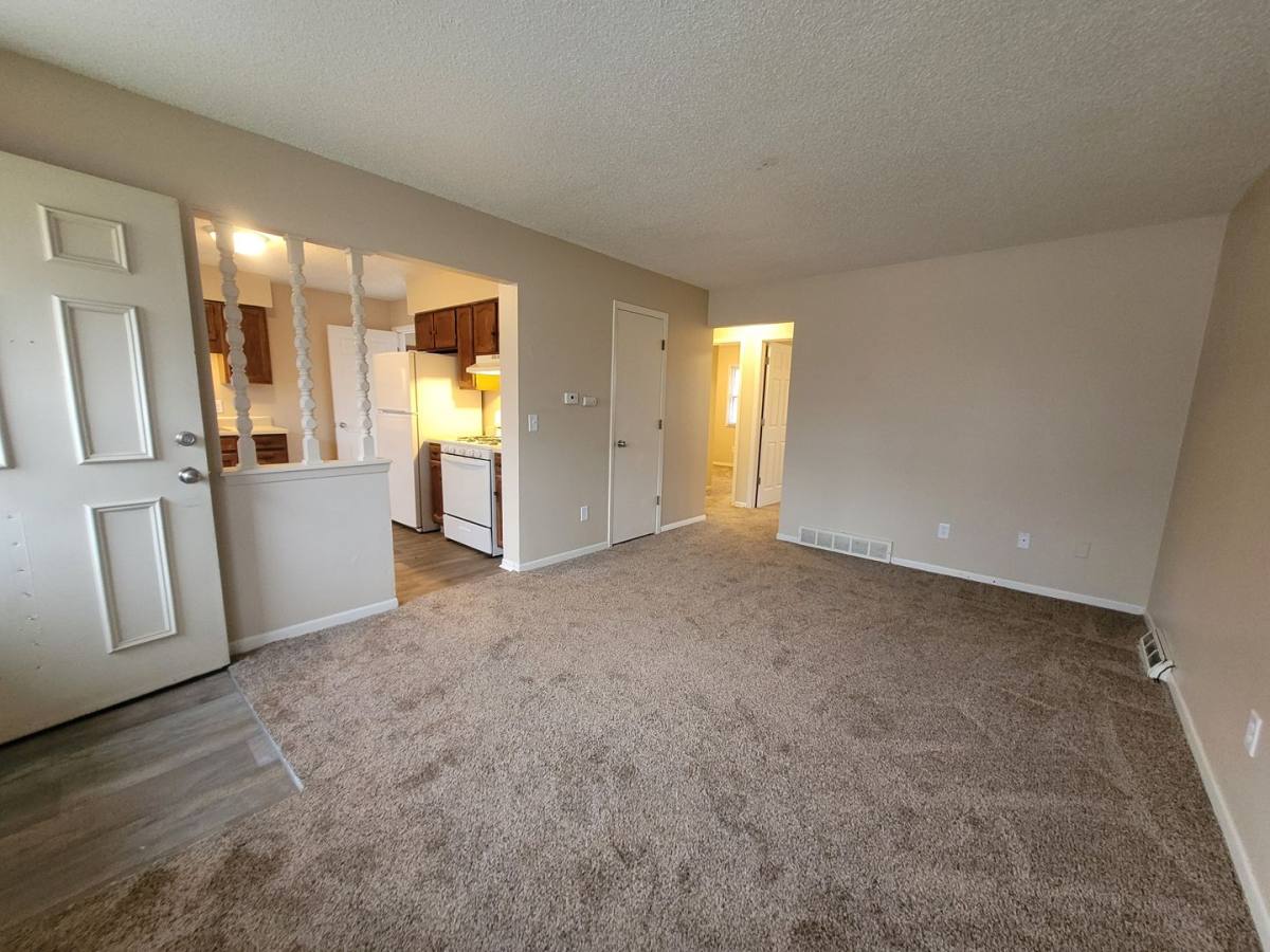 Apartment for rent at 612 Pioneer Rd, Des Moines, IA 50315