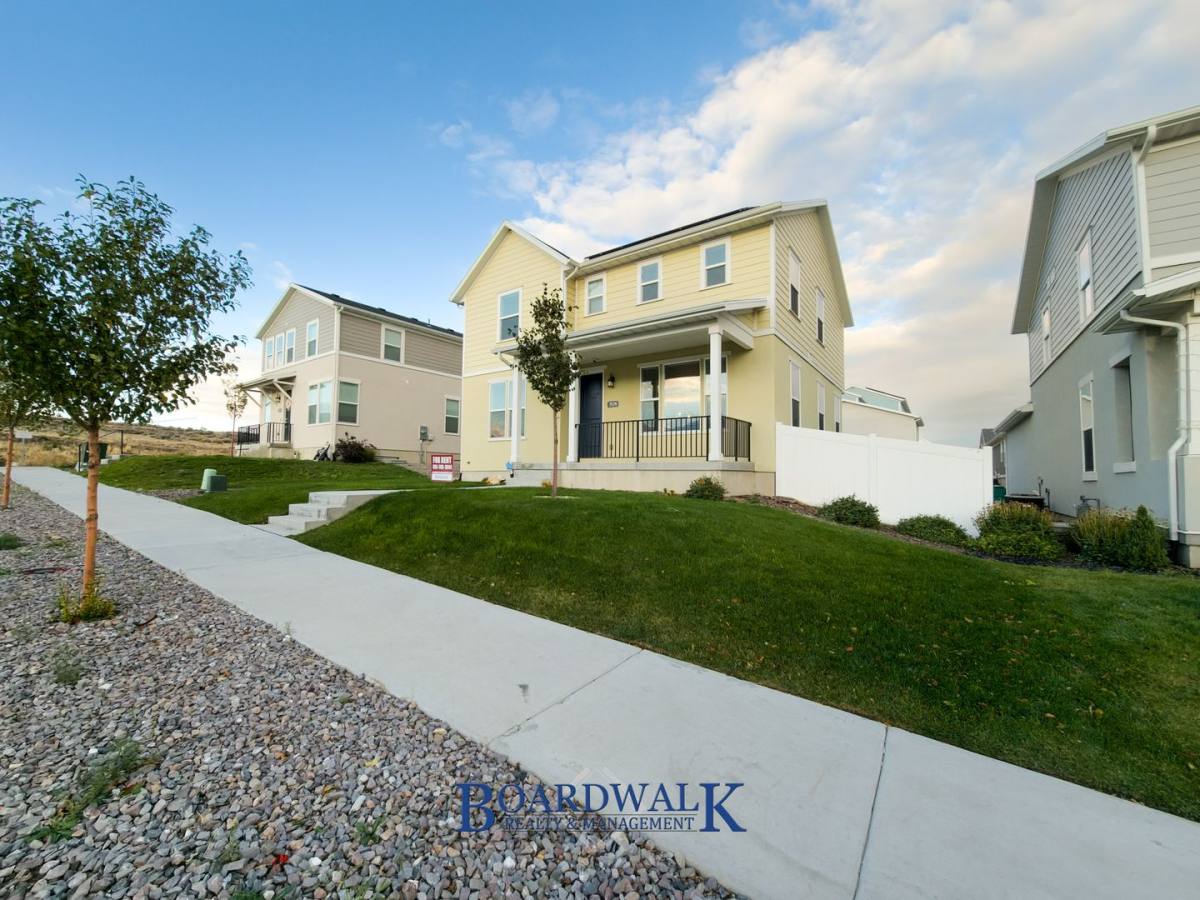 House for rent at 7579 S Bear Gulch Rd, West Jordan, UT 84081