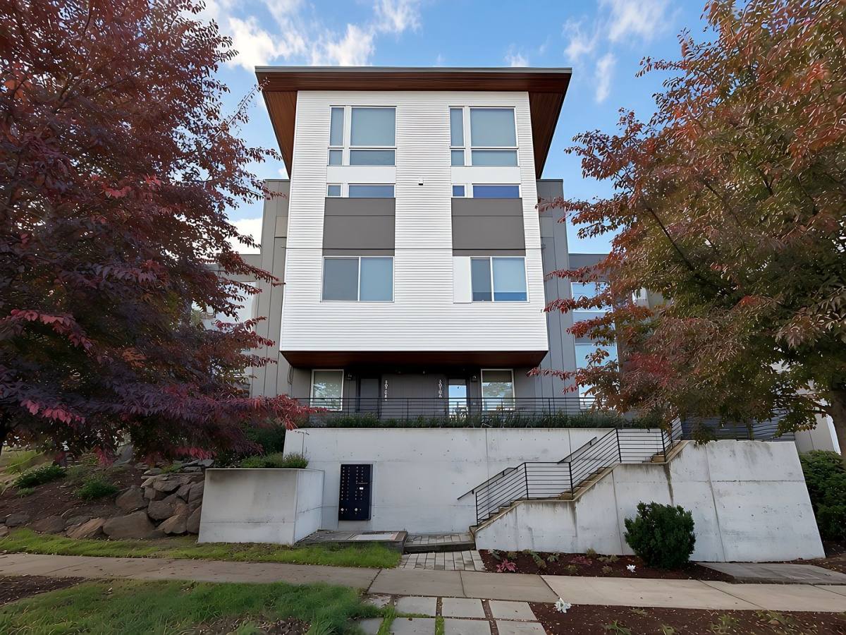 Townhouse for rent at 3070 SW Avalon Way #E, Seattle, WA 98126