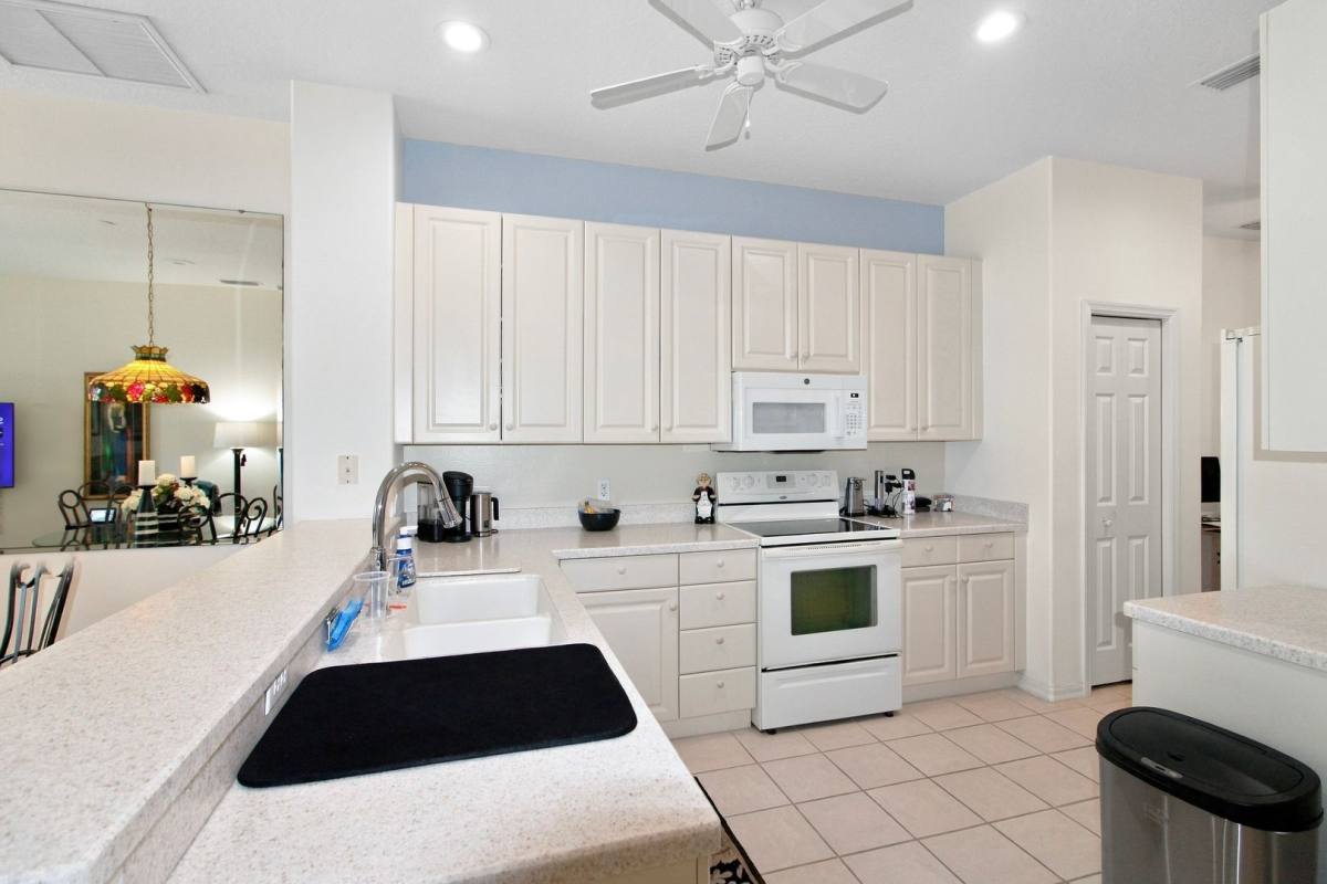1915 San Silvestro Dr, Venice, FL 34285 - House for Rent - Image 4