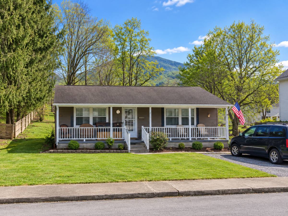 House for rent at 616 Main St, Narrows, VA 24124