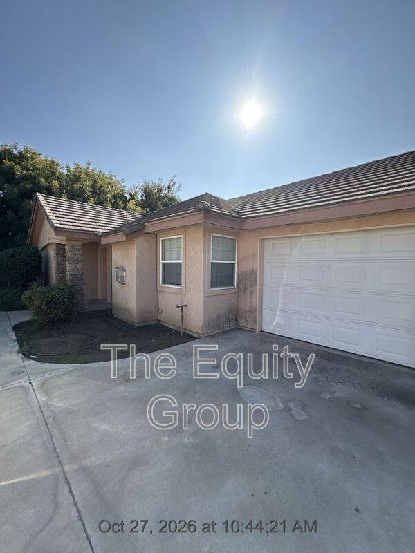 Apartment for rent at 2224 N Vickie Court, Visalia, CA 93291