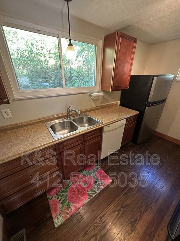 Townhouse for rent at 190-192 Kearns Ave, Pittsburgh, PA 15220