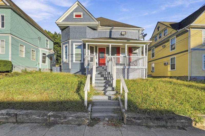 Apartment for rent at 1209 Clinch Ave #4, Knoxville, TN 37916