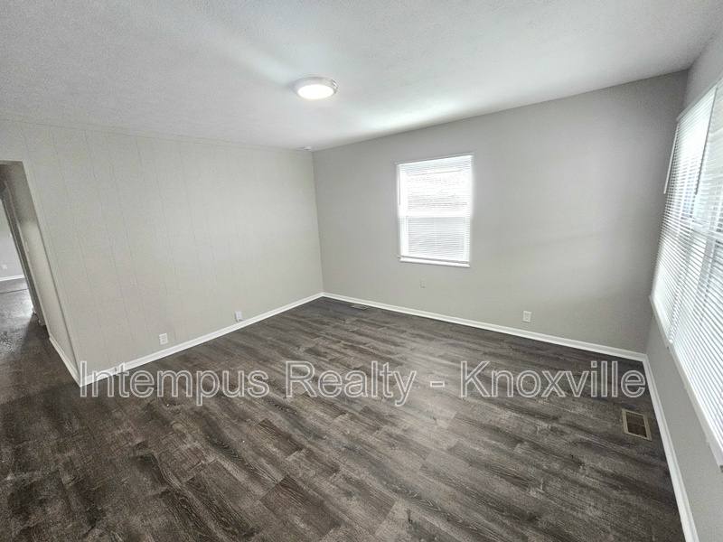 206 Cedar Ave, Knoxville, TN 37917 - House for Rent - Image 4