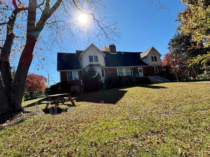 105 Lakewood Dr #4, Asheville, NC 28803 - Apartment for Rent