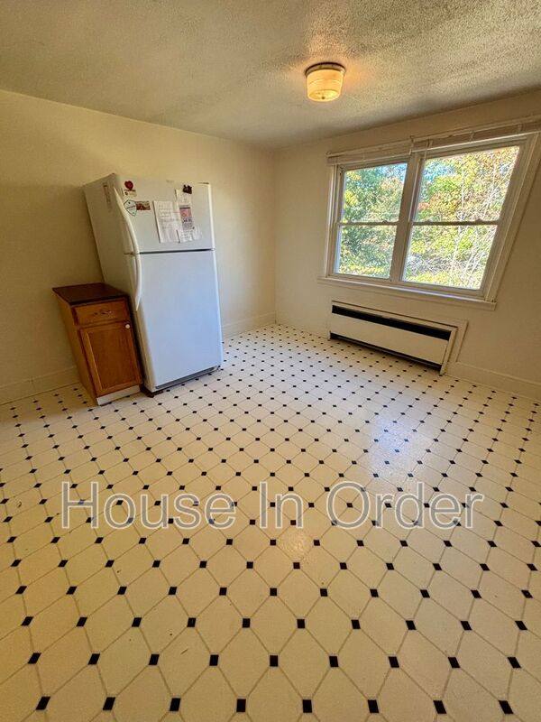 105 Lakewood Dr #4, Asheville, NC 28803 - Apartment for Rent - Image 9