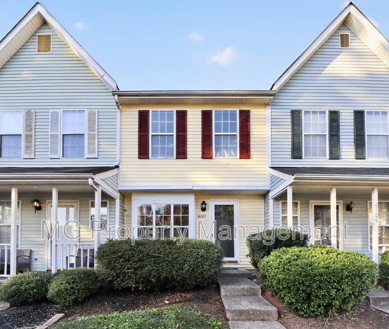 6107 Windsor Gate Lane, Charlotte, NC 28215 - Townhouse for Rent - Image 2