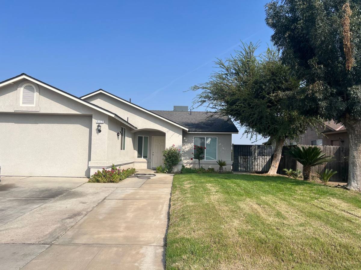 1177 Eva Donna St #A, Parlier, CA 93648 - House for Rent
