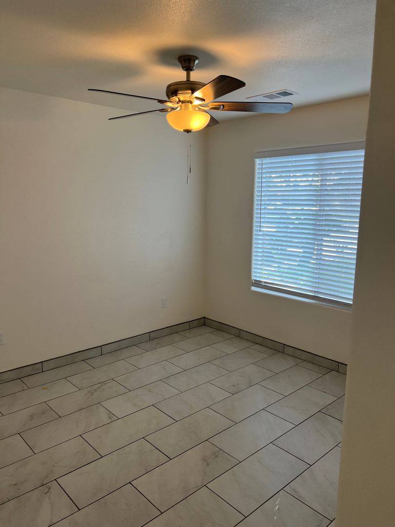 1177 Eva Donna St #A, Parlier, CA 93648 - House for Rent - Image 9