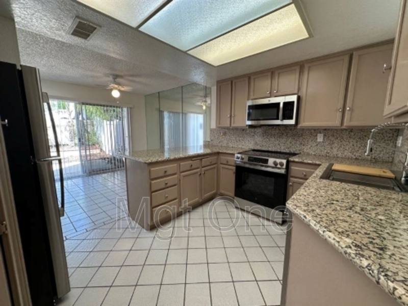 27721 Berwick, Mission Viejo, CA 92691 - House for Rent - Image 2