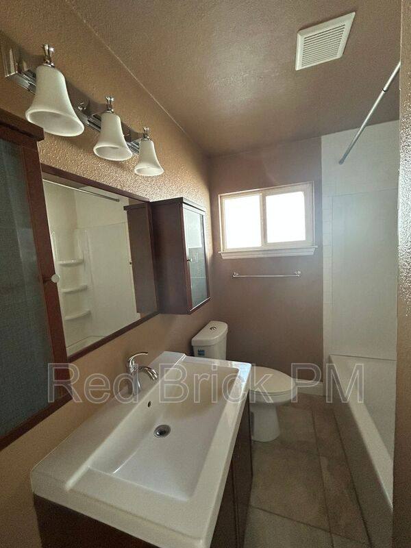917 W 6th St, Merced, CA 95341 - House for Rent - Image 8