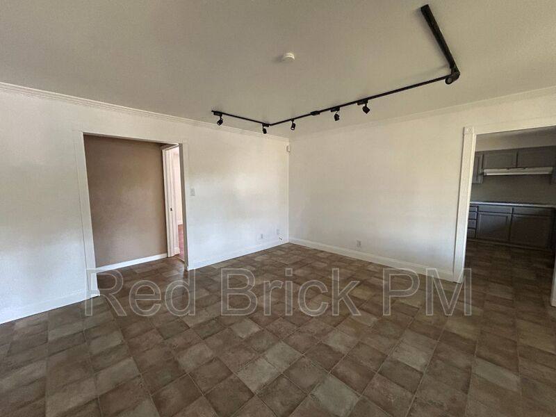 917 W 6th St, Merced, CA 95341 - House for Rent - Image 3