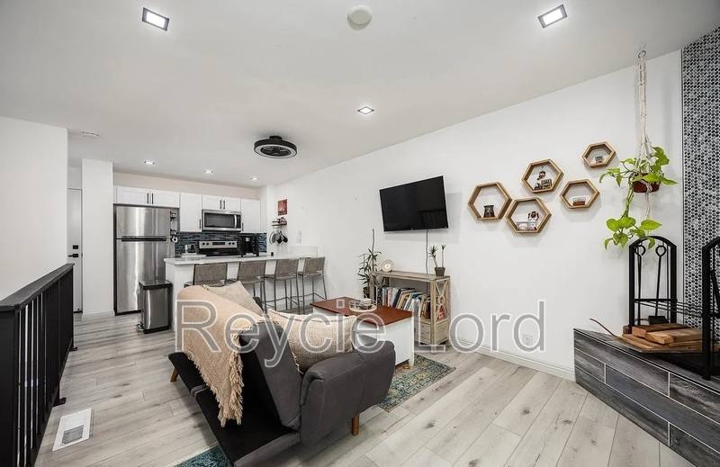 4380 Temecula St #4, San Diego, CA 92107 - Townhouse for Rent