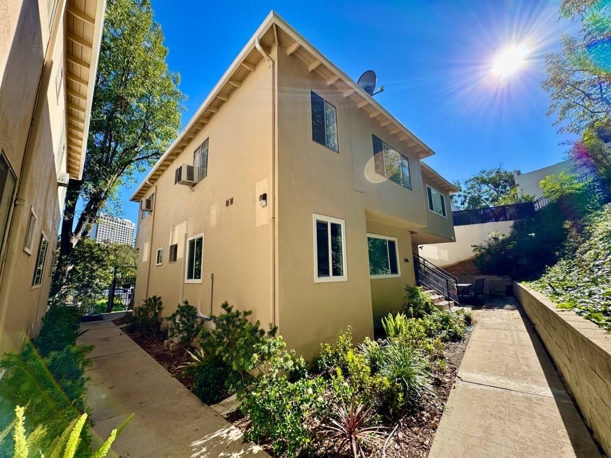 3916 Kentucky Dr, Los Angeles, CA 90068