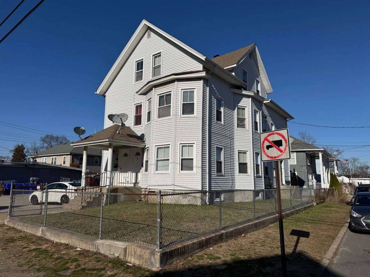 6 Lawton St, Pawtucket, RI 02860 - Apartment for Rent - Image 9