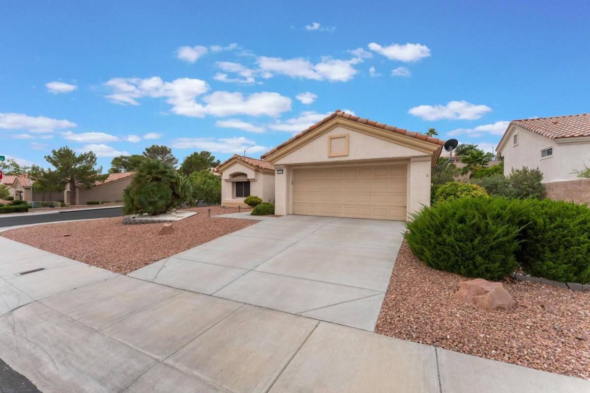 10713 Hunters Woods Place, Las Vegas, NV 89134 - House for Rent - Image 1