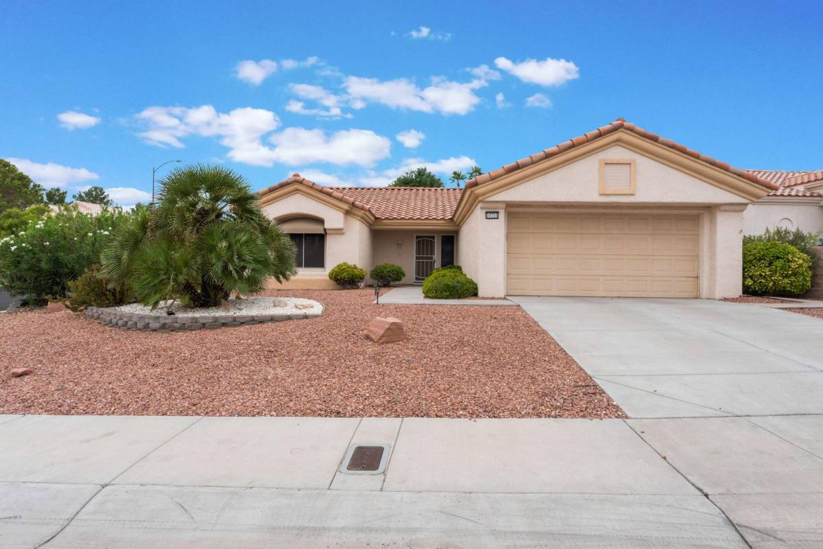 10713 Hunters Woods Place, Las Vegas, NV 89134 - House for Rent - Image 2