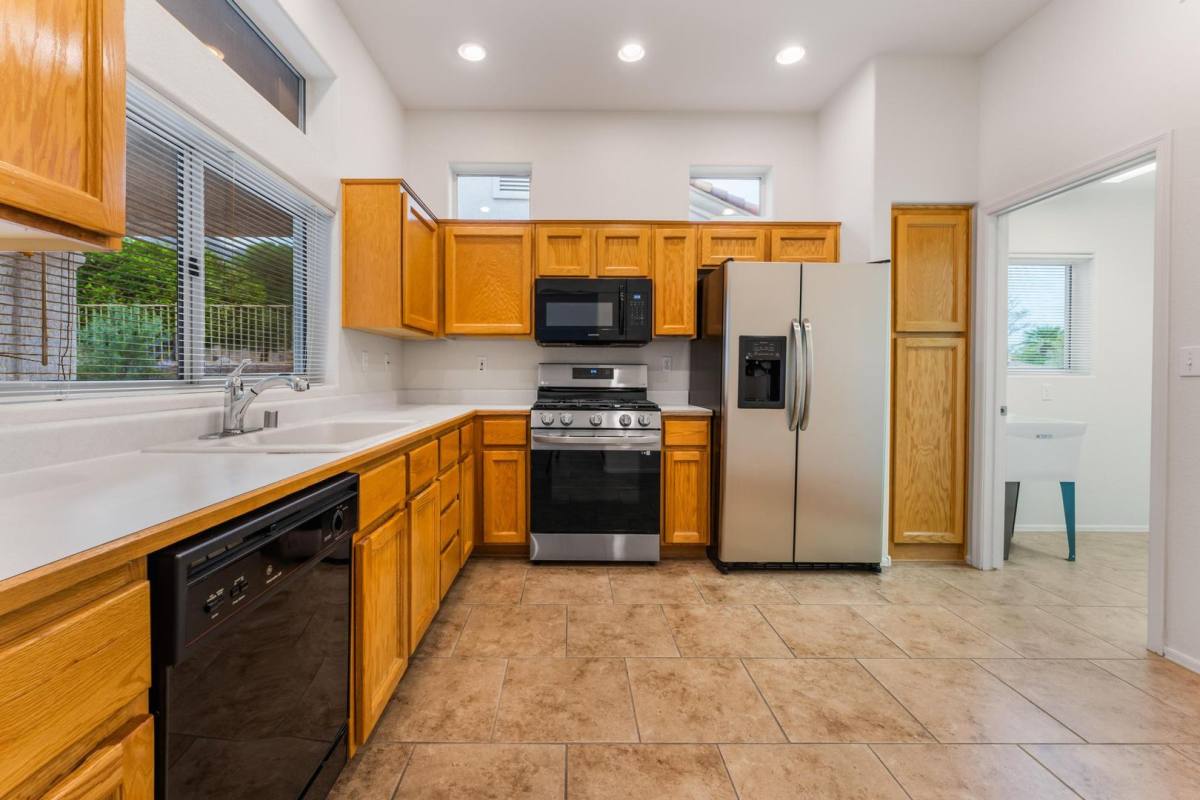 10713 Hunters Woods Place, Las Vegas, NV 89134 - House for Rent - Image 9