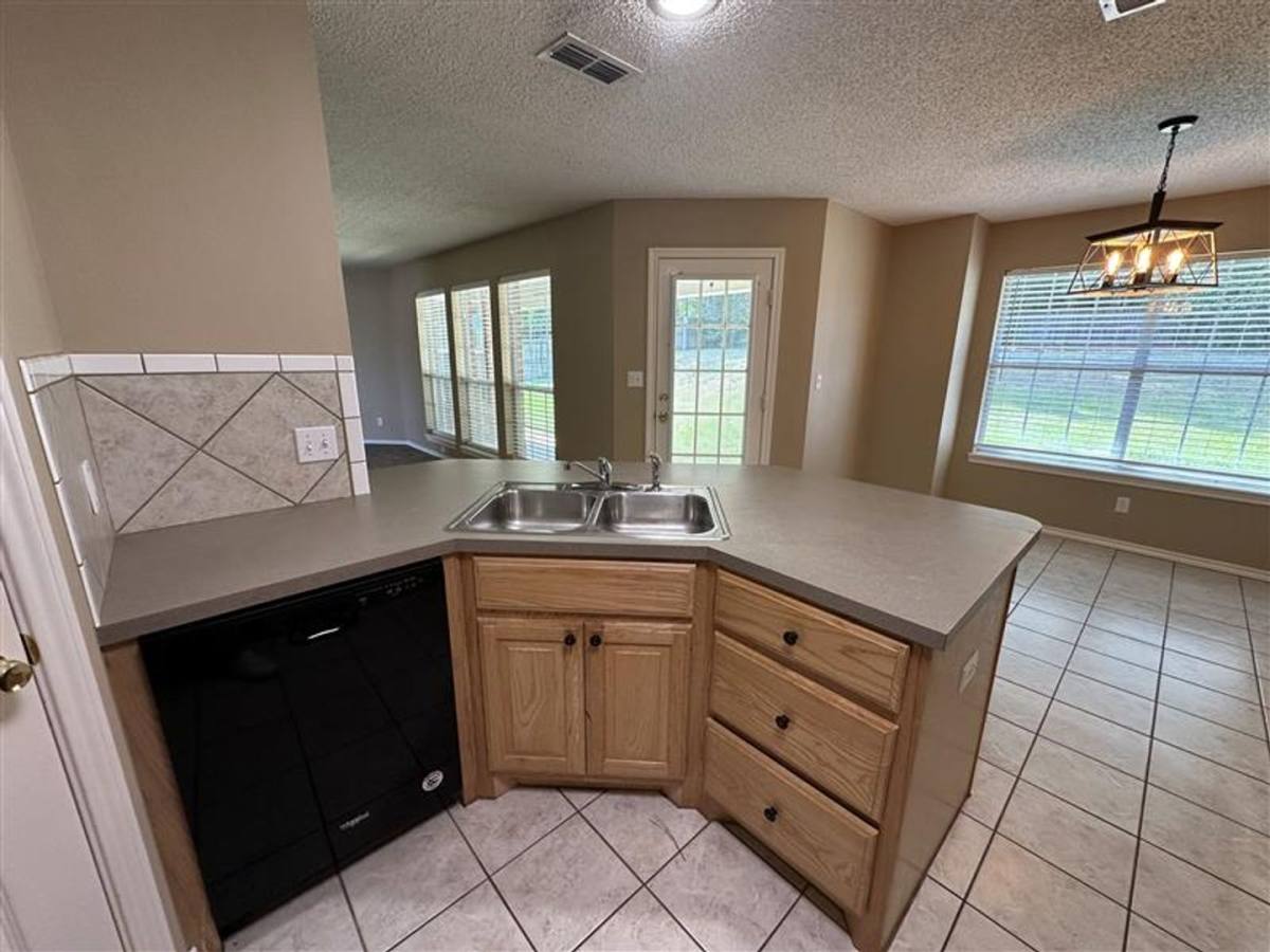 2305 Haverhill Dr, Tyler, TX 75707 - House for Rent - Image 9