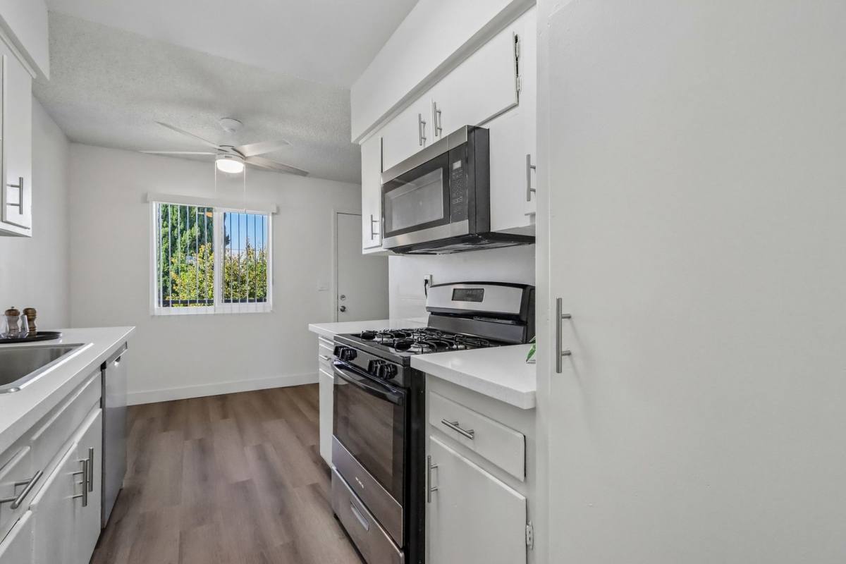 Stonecrest Pointe Apartment Homes, 915 W Orangethorpe Ave, Fullerton, CA 92832 - Apartment for Rent - Image 2