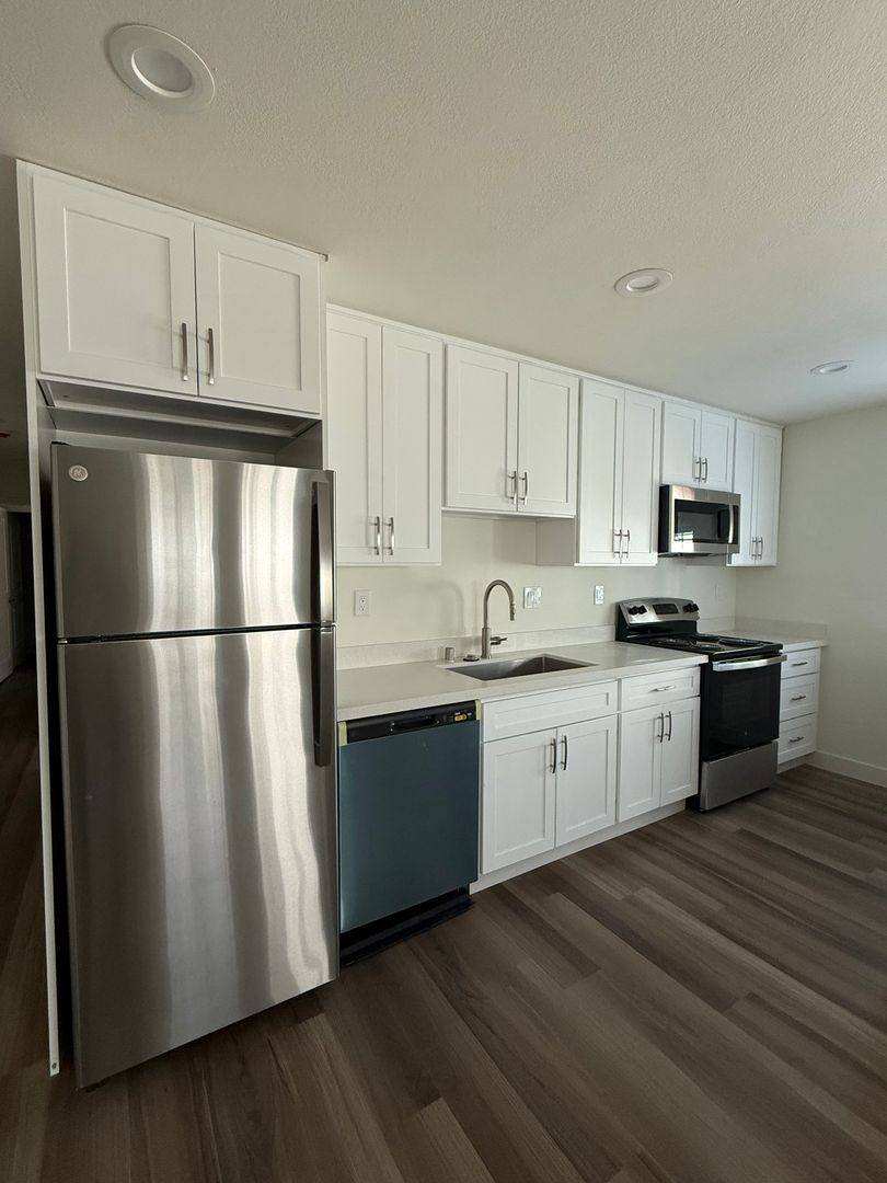 The Enclave at Lawrence, 1981 Saint Lawrence Dr, Santa Clara, CA 95051 - Apartment for Rent - Image 1