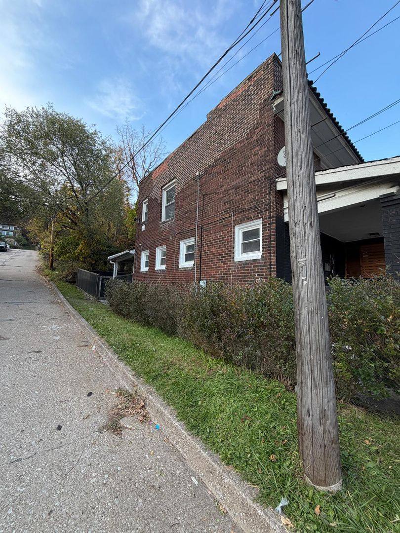 1701 Montier St, Pittsburgh, PA 15221 - House for Rent - Image 2
