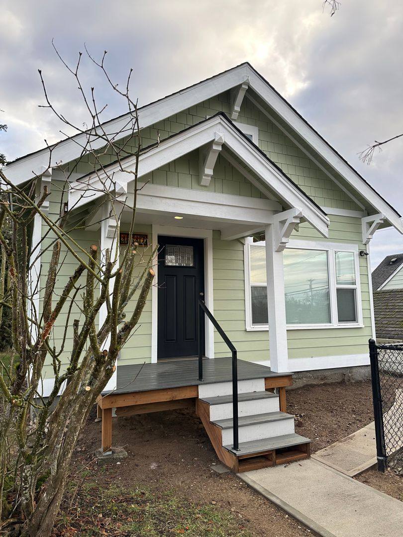 Apartment for rent at 1117 S Grant, Tacoma, WA 98405