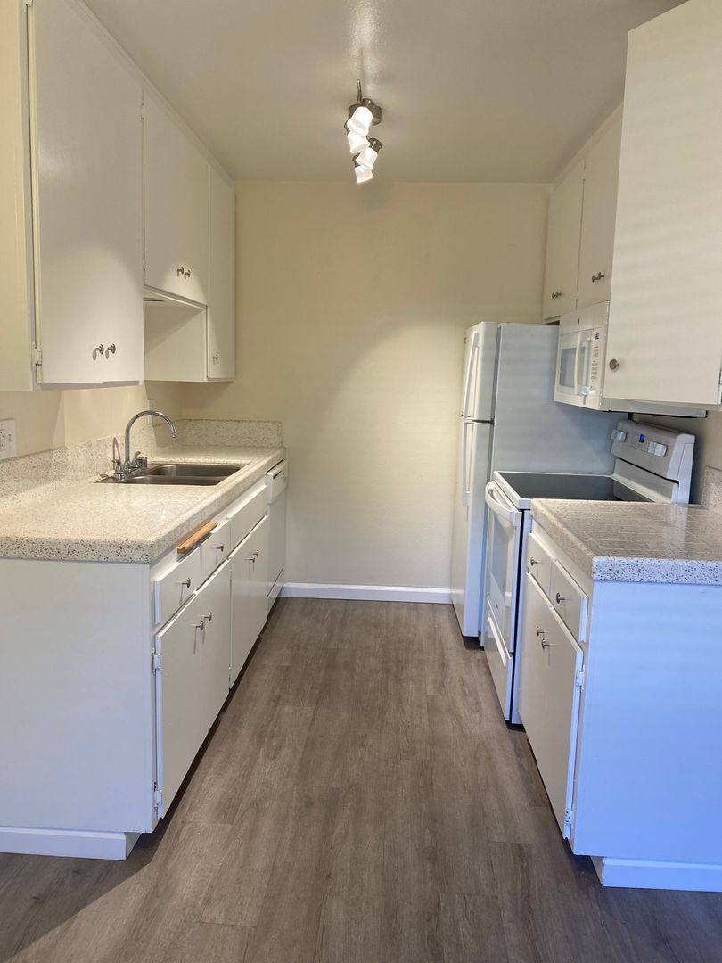 Royal Pacific, 1111 Hornblend St #1-25, San Diego, CA 92109 - Apartment for Rent - Image 7