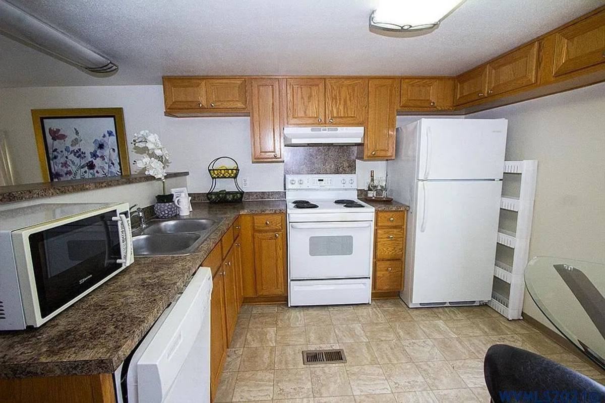 2010 SW 3rd St #2 in Corvallis, OR | 2 Beds 1 Bath 672 sqft House for ...