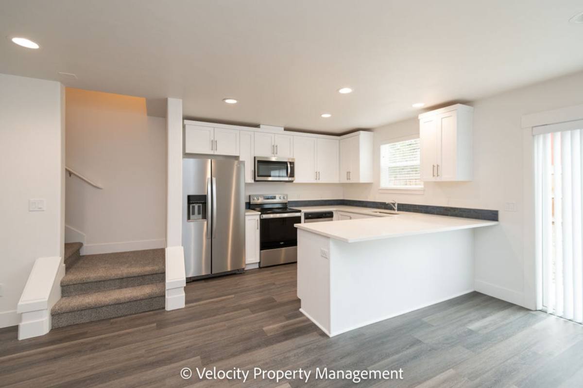 631 SE Wilson Ave, Bend, OR 97702 - Townhouse for Rent - Image 3