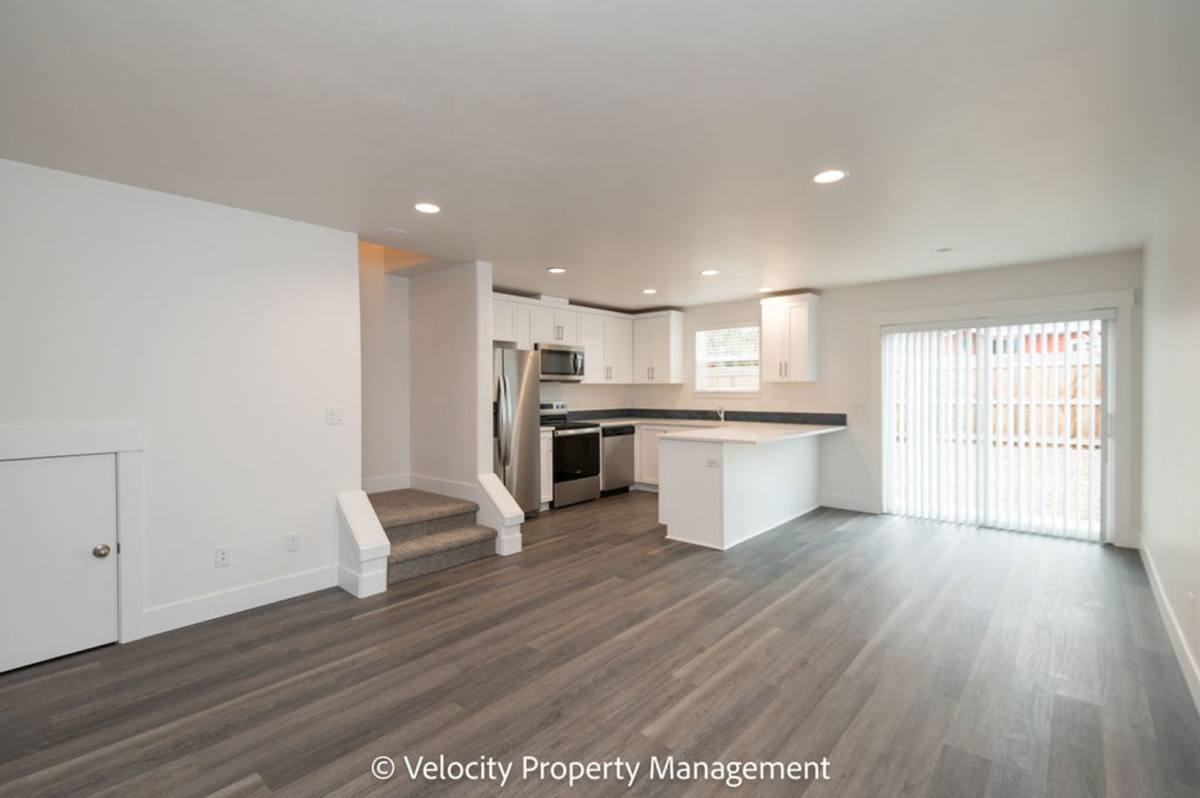 631 SE Wilson Ave, Bend, OR 97702 - Townhouse for Rent - Image 2