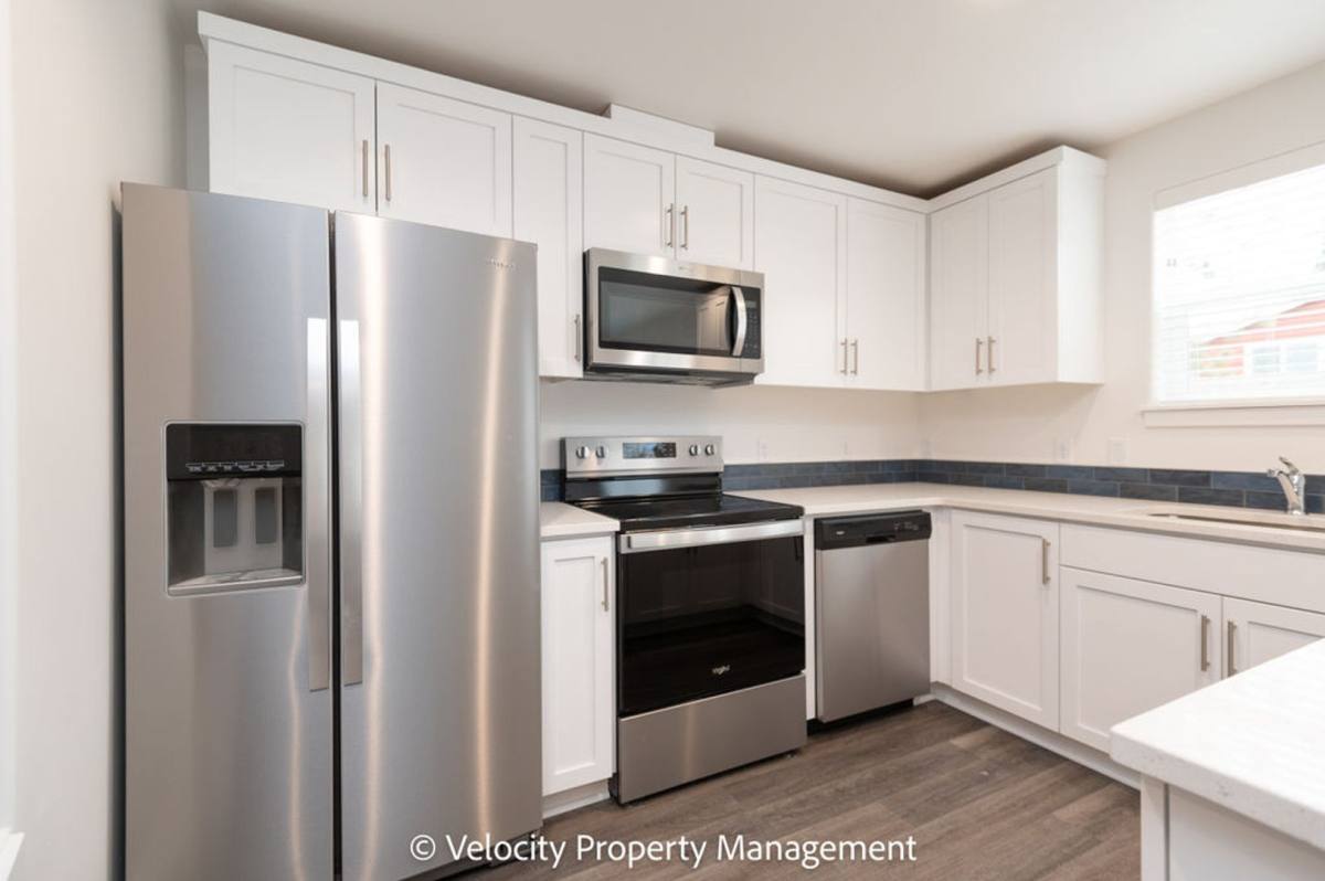 631 SE Wilson Ave, Bend, OR 97702 - Townhouse for Rent - Image 4