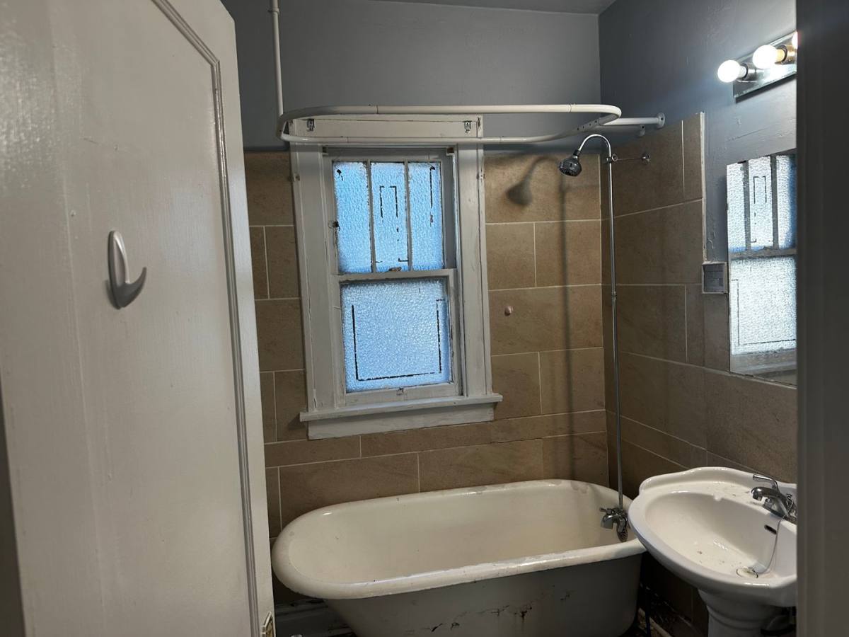4564 Massachuttes St, Gary, IN 46409 - Apartment for Rent - Image 9