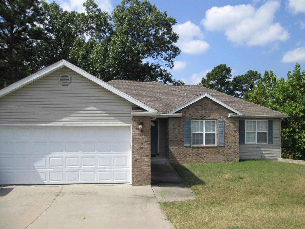 House for rent at 145 Lillian Lane, Hollister, MO 65672