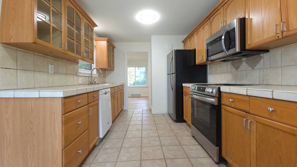 14357 36th Ave NE, Seattle, WA 98125 - House for Rent - Image 6