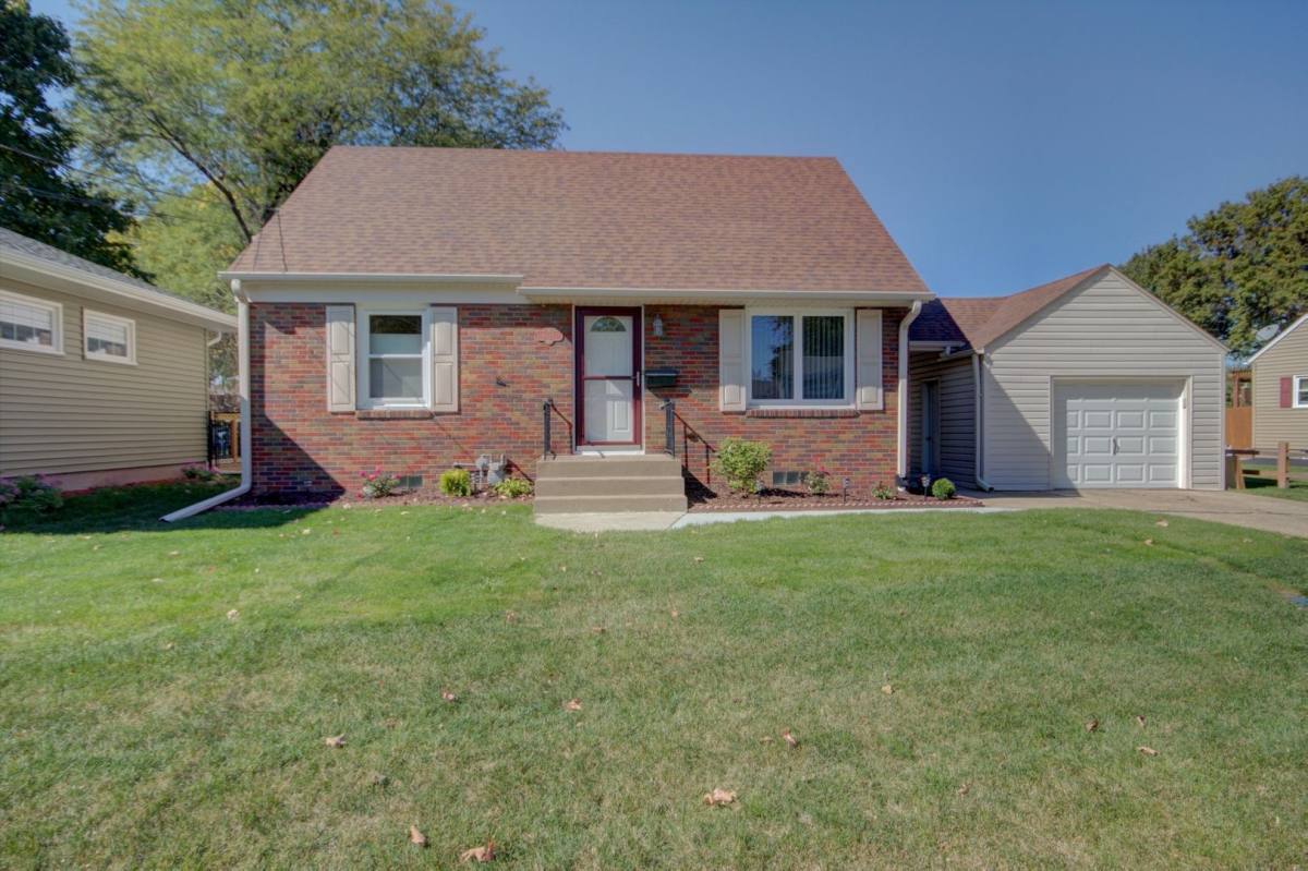 House for rent at 1927 36th St, Moline, IL 61265
