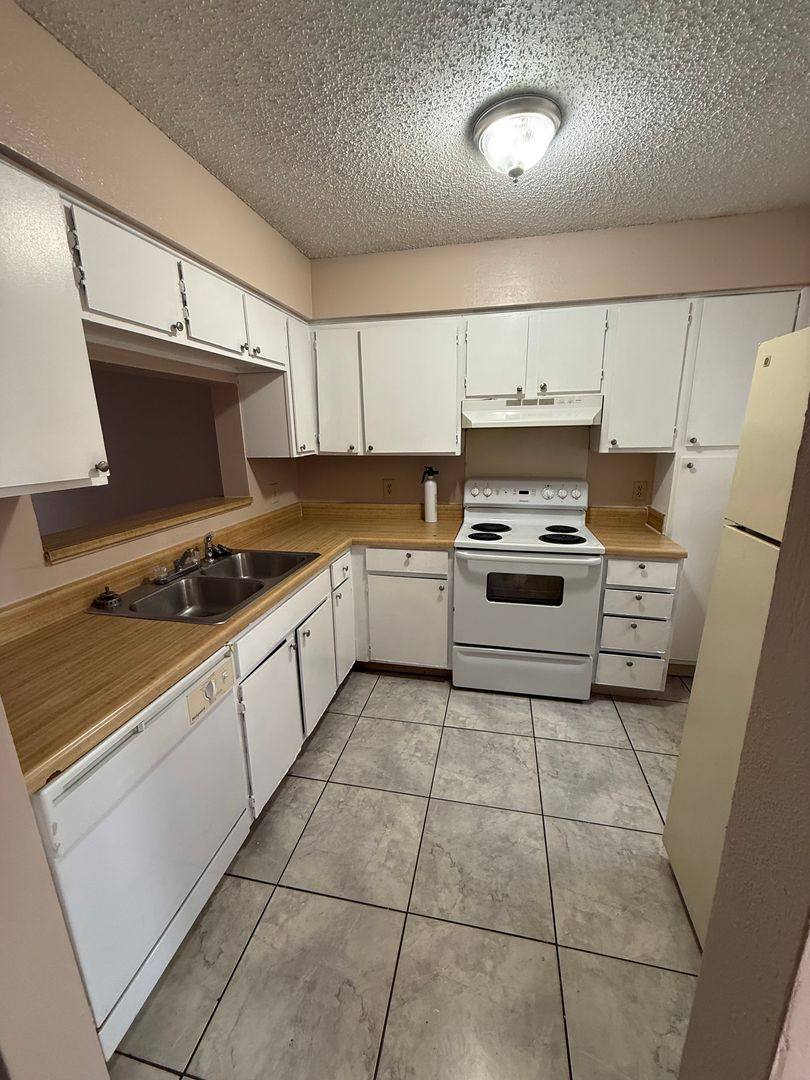 8911-1421 Gsri Ave, Baton Rouge, LA 70810 - Townhouse for Rent - Image 1