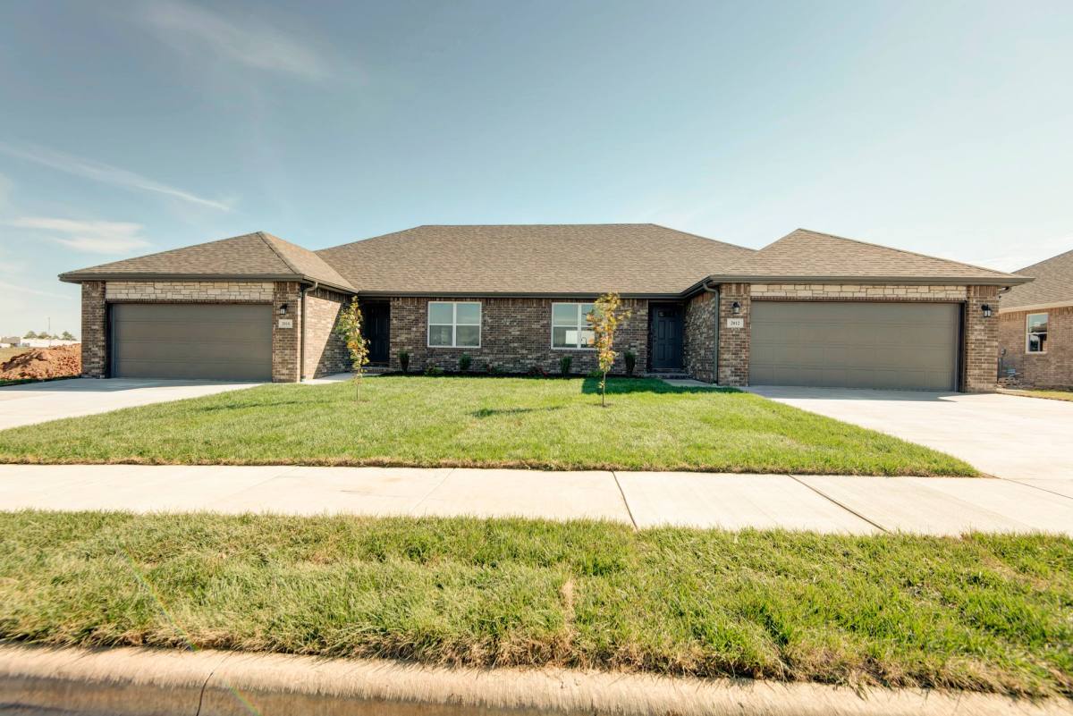 Apartment for rent at 2012 S Ridgeline Rd, Ozark, MO 65721