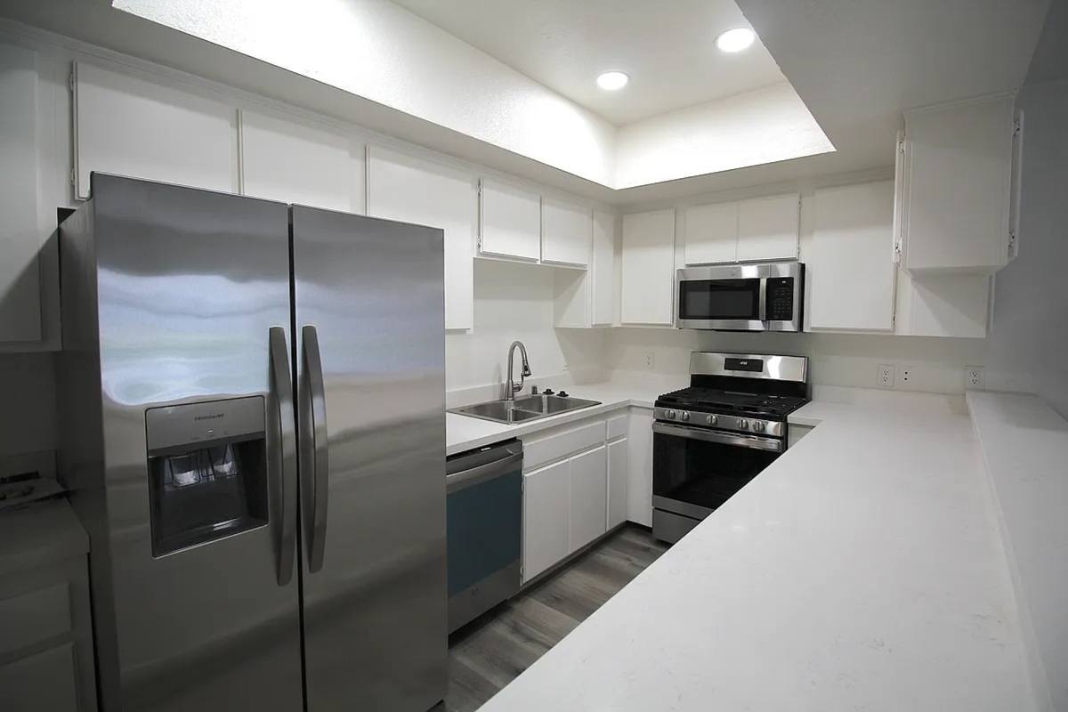 4940 Lewis Rd, Agoura Hills, CA 91301 - Apartment for Rent - Image 1