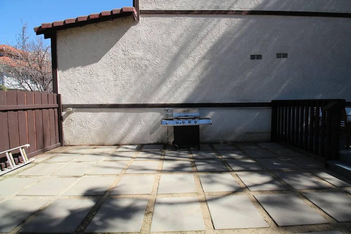 4940 Lewis Rd, Agoura Hills, CA 91301 - Apartment for Rent - Image 2